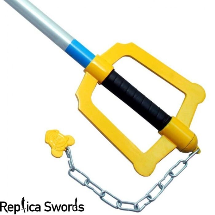 Sora Keyblade Life Size Metal Replica From Kingdom Hearts - Image 2